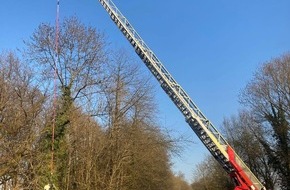 Feuerwehr Mettmann: FW Mettmann: Rettung aus Tiefe nach Verkehrsunfall