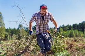 Bergwaldprojekt e.V.: Qual der Wahl: Arten schützen, Moore wiedervernässen oder Kahlflächen wiederbewalden / Bergwaldprojekt bietet 2025 wieder zahlreiche Mitwirkmöglichkeiten für Freiwillige