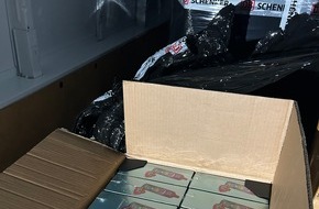 Hauptzollamt Karlsruhe: HZA-KA: Schlag gegen illegalen Zigarettenschmuggel auf der A5 / Zoll stellt über 12.000 E-Zigaretten sicher - Steuerhinterziehung in Höhe von 54.465,- Euro