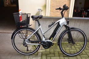 POL-OS: Osnabrück / Sutthausen: Zeuge beobachtet Fahrraddiebe - Polizei findet Fahrraddepot und sucht die Eigentümer der Räder