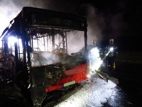 FW-WRN: Feuer_2 - brennt Bus