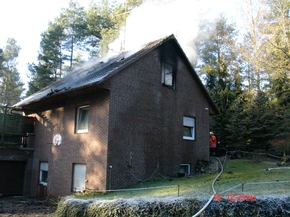 POL-WL: Dachstuhlbrand im Einfamilienhaus