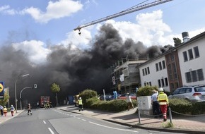Feuerwehr Dortmund: FW-DO: 19.09.2018 - Feuer in Eving
Brand auf einer Baustelle