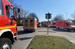 Kreisfeuerwehrverband Pinneberg: FW-PI: Schenefeld: Verkehrsunfall, vier verletzte Personen