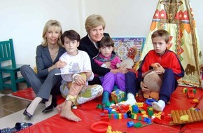Axel Springer SE: "Ein Herz für Kinder": Zwei Millionen Mark aus der BILD-Aktion für Universitäts-Kinderklinik in Tirana / Schirmherrin Doris Schröder-Köpf war zu Besuch vor Ort