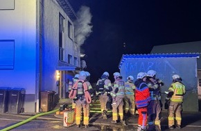 Feuerwehr Bergisch Gladbach: FW-GL: Eine Verletzte nach Zimmerbrand in Mehrfamilienhaus im Stadtteil Herkenrath