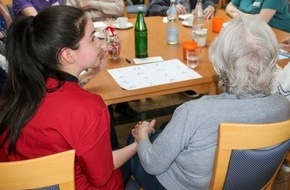 Alexianer-Verbund: Schulwettbewerb „Demenz: Hinsehen, helfen, handeln!“ – Seniorenzentrum Ignatius-Lötschert-Haus unterstützt Pflegeauszubildende im Projekt „Vergiss mein nicht“