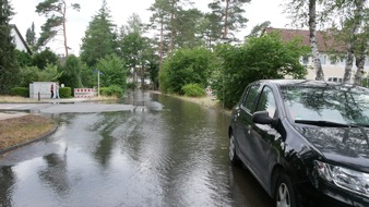 Freiwillige Feuerwehr Celle: FW Celle: Wasserrohrbruch in der Händelstraße