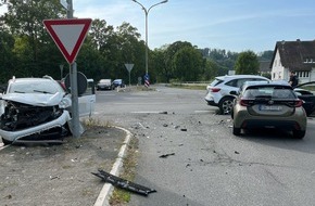 Kreispolizeibeh&ouml;rde Oberbergischer Kreis: POL-GM: Zwei Leichtverletzte bei Unfall im Kreuzungsbereich