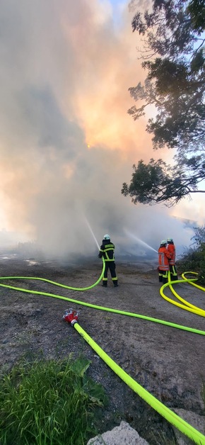 POL-STD: Großfeuer in Wischhafen - 160 Feuerwehrleute im Einsatz