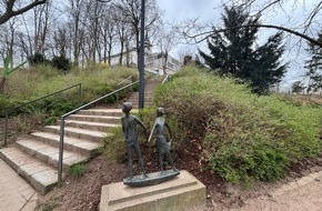 Kreispolizeibeh&ouml;rde Rhein-Sieg-Kreis: POL-SU: Bronzefigur entwendet - Polizei bittet um Zeugenhinweise