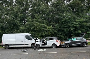 Polizeidirektion Trier: POL-PDTR: Frontalzusammenstoß zwischen Transporter und PKW - zwei Personen verletzt