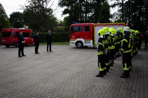 FW Flotwedel: 19 angehende Feuerwehrleute bestehen Truppmannprüfung