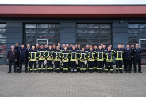 FW Flotwedel: 26 angehende Feuerwehrleute bestehen Truppmannprüfung