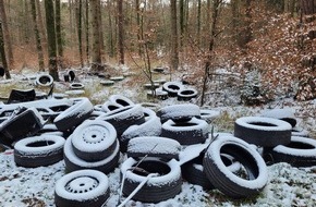 Polizeipräsidium Ulm: POL-UL: (UL) Erbach - Altreifen und Autoteile im Wald bei Erbach-Ringingen entsorgt / Bei Ermittlungen wegen einer Umweltstraftat hofft die Polizei jetzt auf Zeugenhinweise.