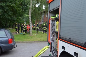 FW-RD: Feuer durch Zigarette, eine Person verletzt

Rendsburg, im Rotenhöfer Weg, kam es Heute (08.07.2019) zu einem Feuer in einer Wohnung im Mehrfamilienhaus.