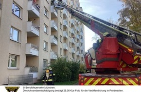 Feuerwehr München: FW-M: Küchenbrand - Familie mit Drehleiter gerettet (Berg am Laim)