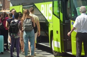 R+V Infocenter: R+V: Ziel erreicht, Gepäck weg: Vorsicht bei Busreisen