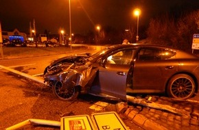 Polizeidirektion Koblenz: POL-PDKO: Verkehrsunfall mit stark beschädigtem Porsche