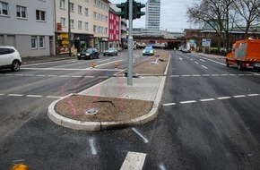 Polizei Bochum: POL-BO: Morgens, gegen 8.10 Uhr: Schwerer Verkehrsunfall auf der Universitätsstraße