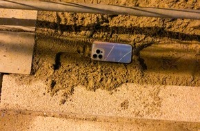 Polizei Düsseldorf: POL-D: Fotomaterial - Bilder zur heutigen PM - Handy in Baustelle "geortet"