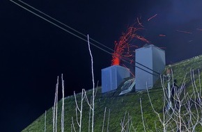 Feuerwehren VG Westerburg: FW VG Westerburg: Kaminbrand besch&auml;ftigt Feuerwehren &uuml;ber Stunden - Brandausbreitung verhindert