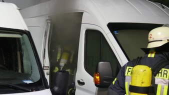 Freiwillige Feuerwehr Celle: FW Celle: Drei Brände in der Nacht - Celler Feuerwehr erneut in der Carstensstraße im Einsatz!