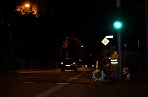 Deutscher Verkehrssicherheitsrat e.V.: Die im Dunkeln leben gefährlich / DVR gibt Tipps für mehr Sicherheit in Herbst und Winter (FOTO)