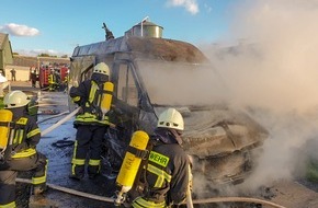 Freiwillige Feuerwehr Kalkar: Feuerwehr Kalkar: Fahrzeugbrand in Kalkar Hönnepel