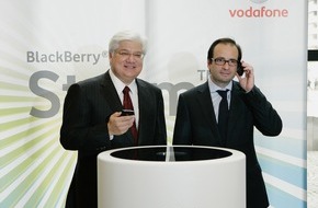 Vodafone GmbH: Weltweit erstes "klickbares" Touchscreen-Handy exklusiv bei Vodafone / BlackBerry Storm mit passenden Vodafone-Daten-Flatrates ab sofort verfügbar