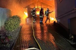 Feuerwehr Lennestadt: FW-OE: Gartenlaubenbrand in Obervalbert - Feuerwehr verhindert Ausbreitung auf Dachstuhl eines Wohnhauses