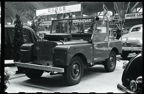 Jaguar Land Rover Deutschland GmbH - Presse Land Rover: "World Land Rover Day" gibt den Startschuss für das Feier-Jahr zum 70. Markengeburtstag: Online-Übertragung am 30. April - Weltrekordversuch am 30. Mai (FOTO)