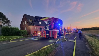 FW-WRN: FEUER_3 - Vollalarm - vermutlich Kellerbrand nach Trocknerdefekt