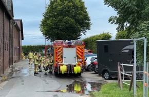 Freiwillige Feuerwehr Tönisvorst: FW Tönisvorst: Brennender Misthaufen löst Großalarm für die Feuerwehr aus.