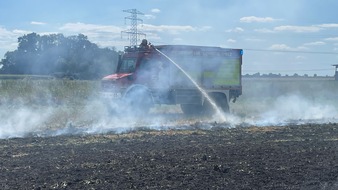 Freiwillige Feuerwehr Lehrte: FW Lehrte: Feuerwehr Ahlten l&ouml;scht Fl&auml;chenbrand
