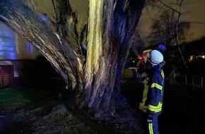 Polizeiinspektion Stade: POL-STD: Über 350 Einsätze von Feuerwehr und Polizei durch Sturmtief Ylenia im Landkreis, Tageswohnungseinbrecher in Moorende, Unbekannte zerstechen Reifen von neun geparkten Autos in Stade