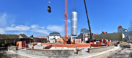 Sonnenhaus-Institut e.V.: WOBA baut erste energieautarke Mehrfamilienhäuser mit Pauschalmiete und Energieflat in Oberhavel