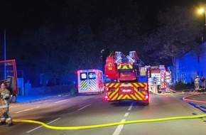Feuerwehr Recklinghausen: FW-RE: Wohnungsbrand in Recklinghausen-S&uuml;d: Eine Person durch Fenster gerettet und schwerstverletzt