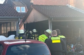 Kreisfeuerwehr Rotenburg (W&uuml;mme): FW-ROW: Carport ger&auml;t in Brand - Feuerwehr verhindert &Uuml;bergreifen aufs Wohnhaus