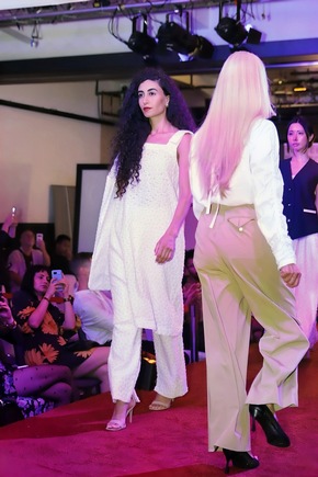 Yori / Shirocon by Japan begeistert in SEKURA Pulse Show nach Model-Workshop by VICENTE Berlin