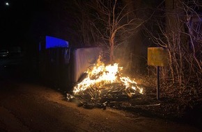 Polizei Aachen: POL-AC: Unbekannte setzen Glascontainer in Brand