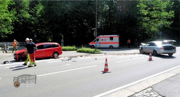 Polizeipräsidium Westpfalz: POL-PPWP: Es kracht beim Linksabbiegen