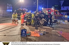 Feuerwehr München: FW-M: Fahrer nach Unfall im Pkw eingeklemmt (Feldmoching)