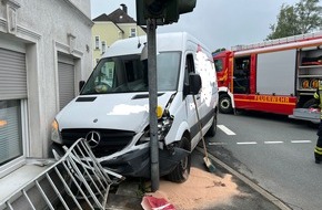 Feuerwehr Sprockhövel: FW-EN: Sprinter rollt herrenlos über Kreuzung