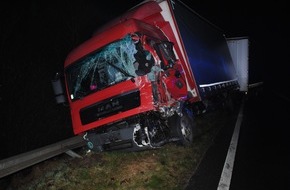 Polizeiinspektion Nienburg / Schaumburg: POL-NI: Nachtrag zum "Verkehrsunfall auf der B6 zwischen LKW und Einsatzfahrzeug der Polizei"