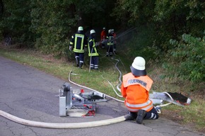 FW Flotwedel: Person bei Unfall eingeklemmt - Ortsfeuerwehr Eicklingen probt den Ernstfall