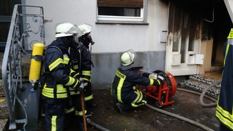 FW-AR: Großeinsatz der Arnsberger Feuerwehr bei Wohnungsbrand in Müschede - ein Verletzter