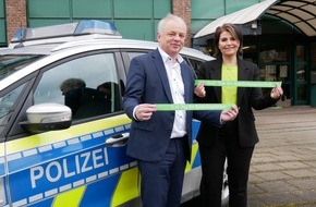 Polizei Hagen: POL-HA: Grüne Schleifen an den Streifenwagen - Polizei Hagen beteiligt sich am Tag der Kinderhospizarbeit