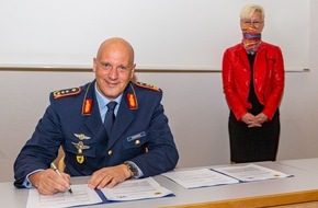 PIZ Luftwaffe: Sicherheit im Weltraum - Luftwaffe & Deutsches Zentrum für Luft- und Raumfahrt unterzeichnen Kooperationsvertrag