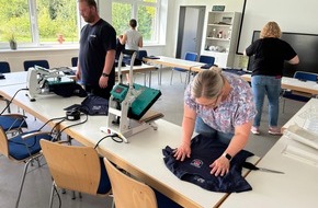 Kreisfeuerwehr Oldenburg: FW-OLL: Neue Poloshirts und T-Shirts für die Ortsfeuerwehren Wildeshausen und Düngstrup